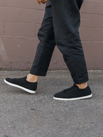 Black on White / 8